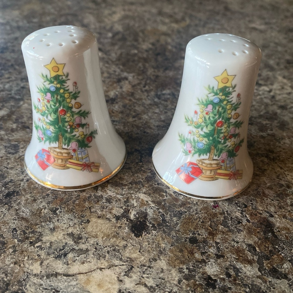 New Vintage Lefton Japan Christmas Tree Salt and Pepper Shakers ( not plastic)